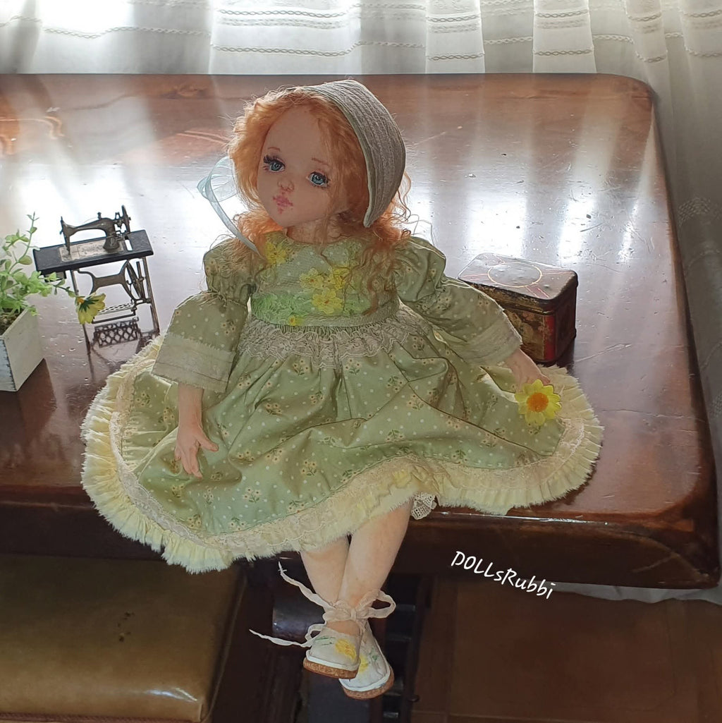Muñeca Textil Articulada "Olivia" - Edición Única de Colección Premium