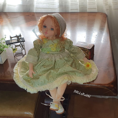Muñeca Textil Articulada "Olivia" - Edición Única de Colección Premium