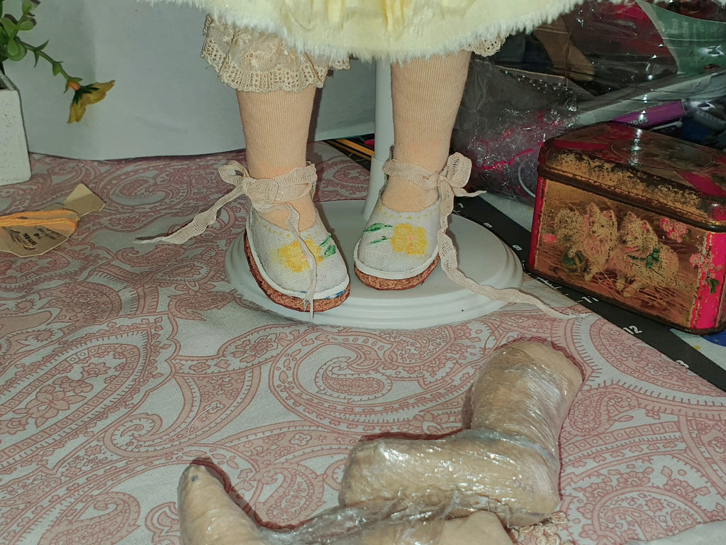 Muñeca Textil Articulada "Olivia" - Edición Única de Colección Premium