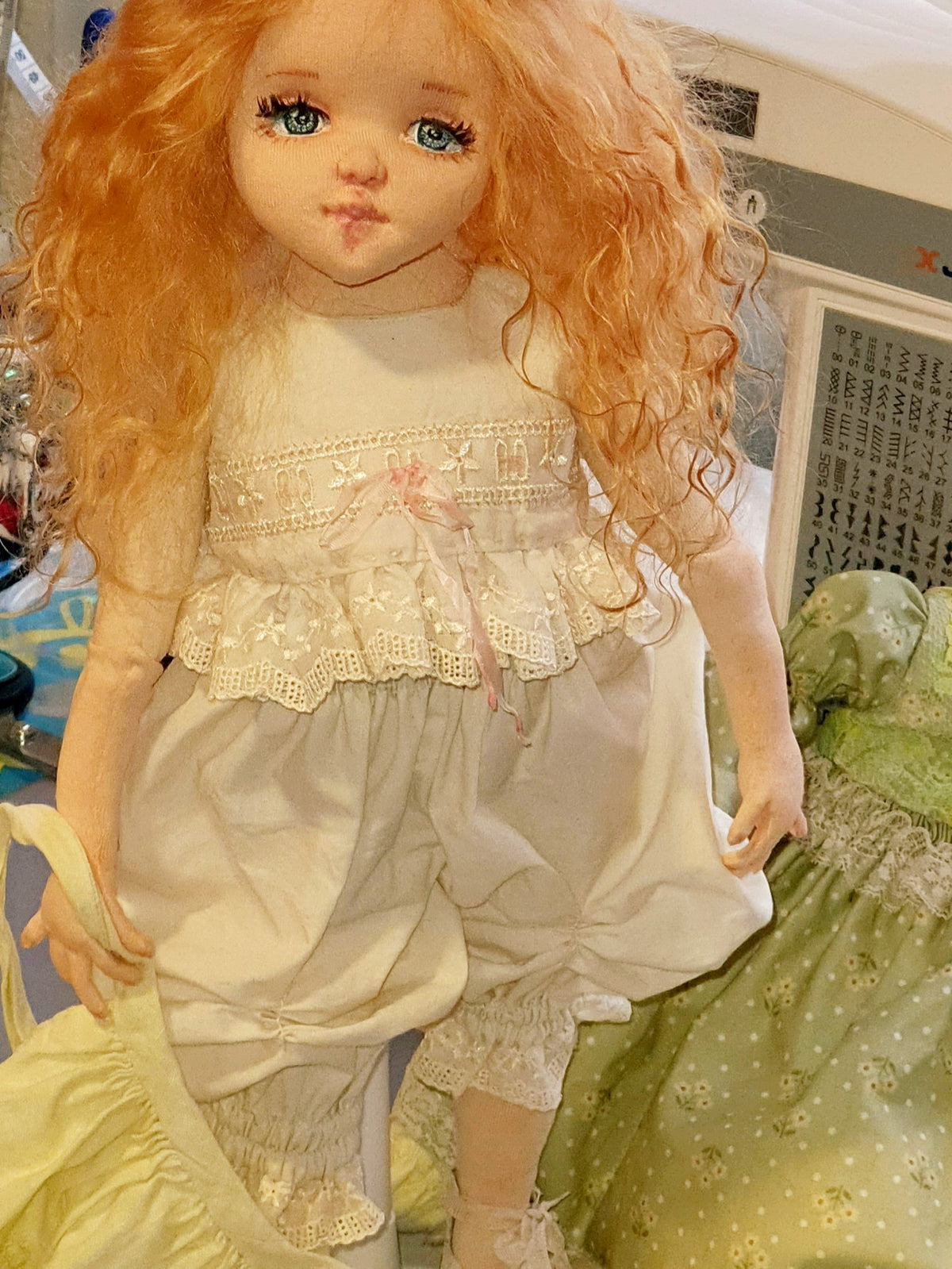 Muñeca Textil Articulada "Olivia" - Edición Única de Colección Premium